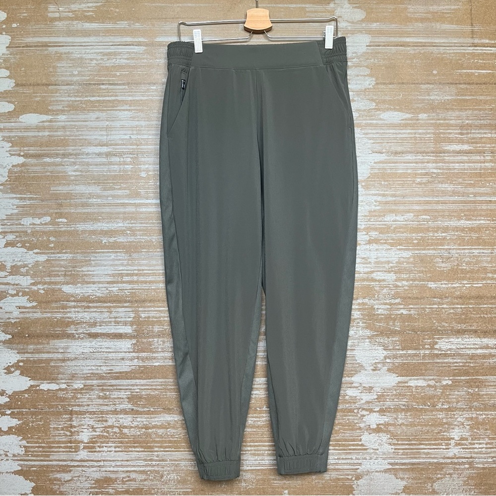 ATHLETA Brooklyn Legacy Womens 12